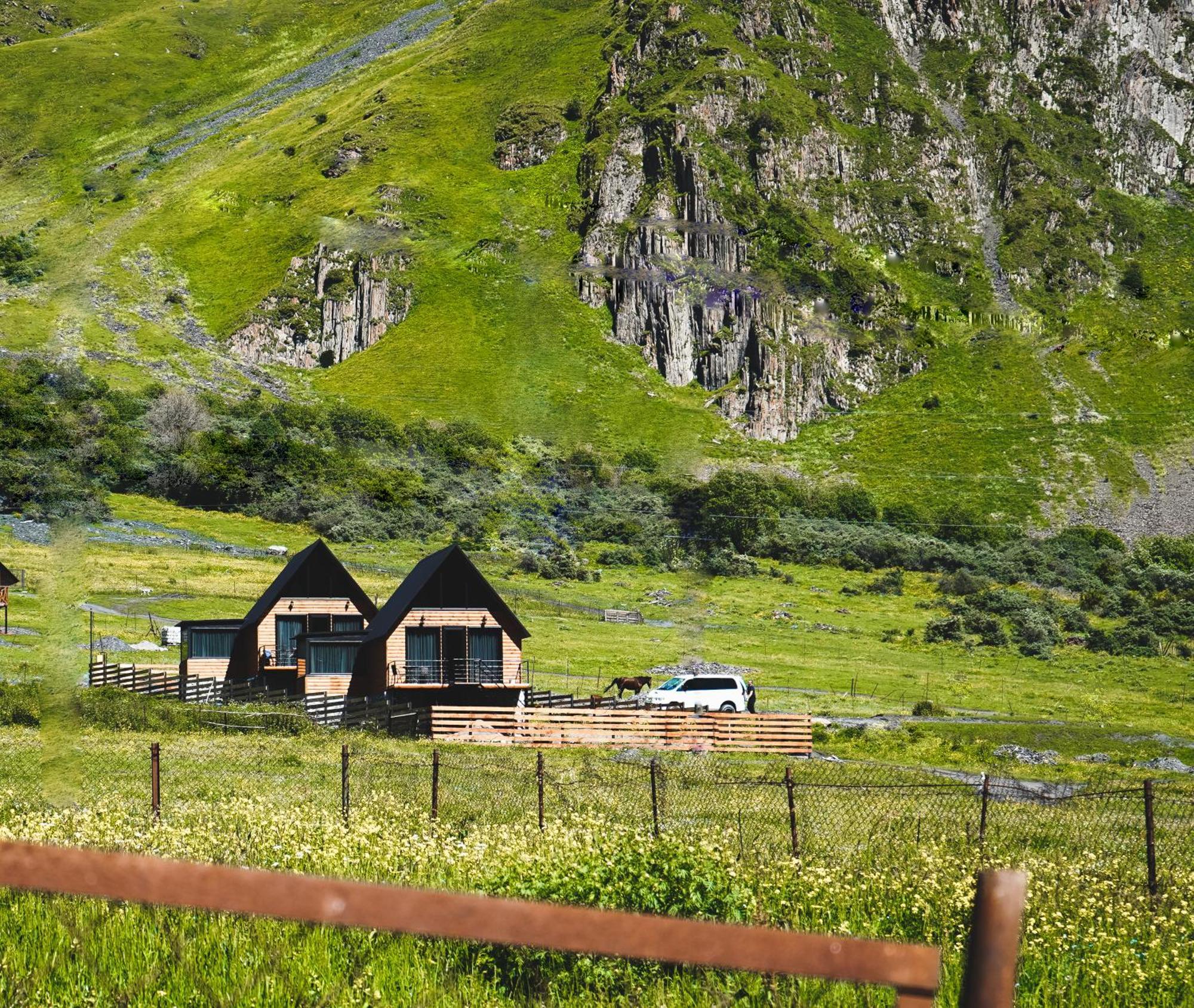 Traveler'S Cottages In Kazbegi Exterior foto