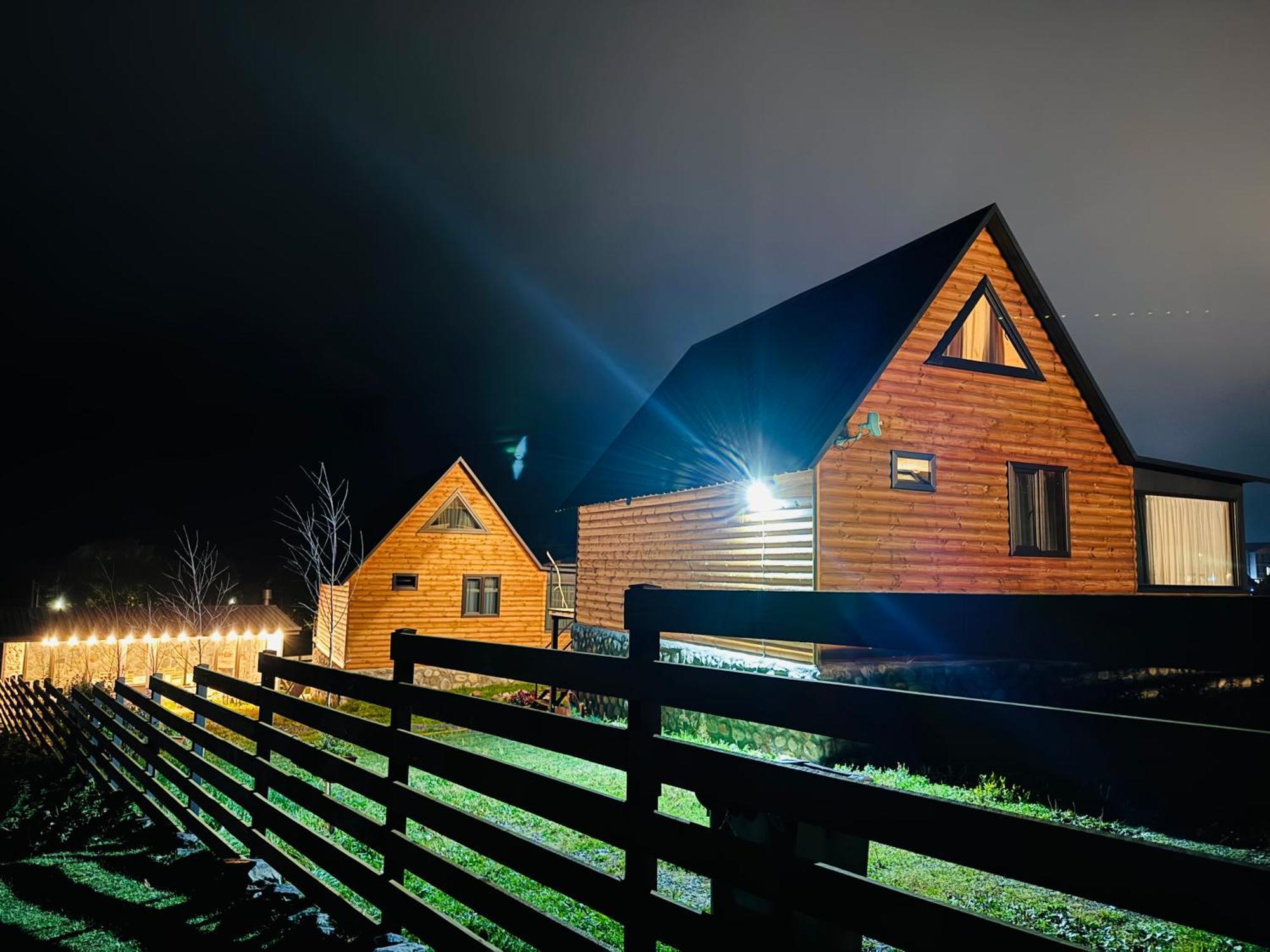 Traveler'S Cottages In Kazbegi Exterior foto